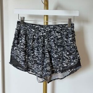 Lululemon Hotty Hot Shorts in Black/White Multi-Color Pattern – Size 6